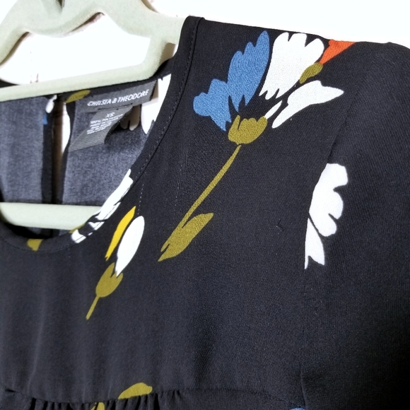 Chelsea & Theodore bell sleeve floral blouse - Picture 6 of 6